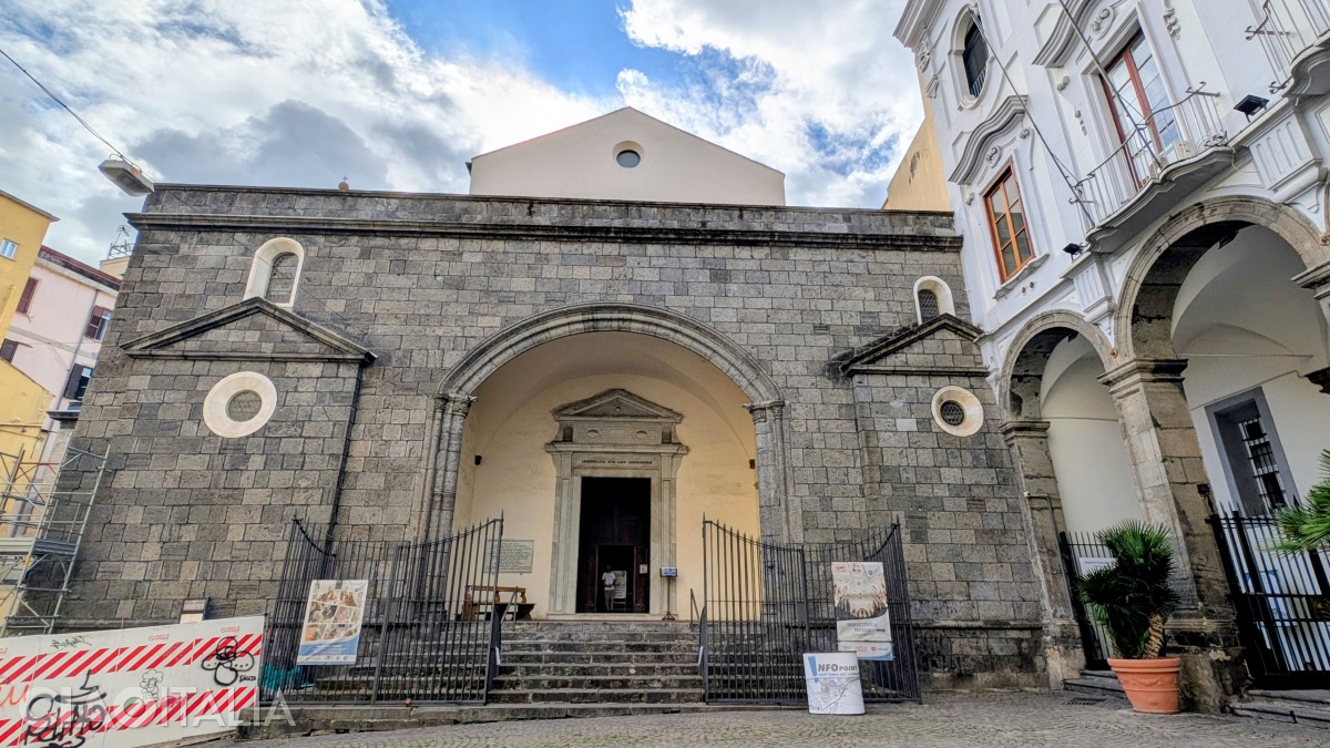 Part of the church's fa&ccedil;ade was rebuilt after the bombings of the Second World War.