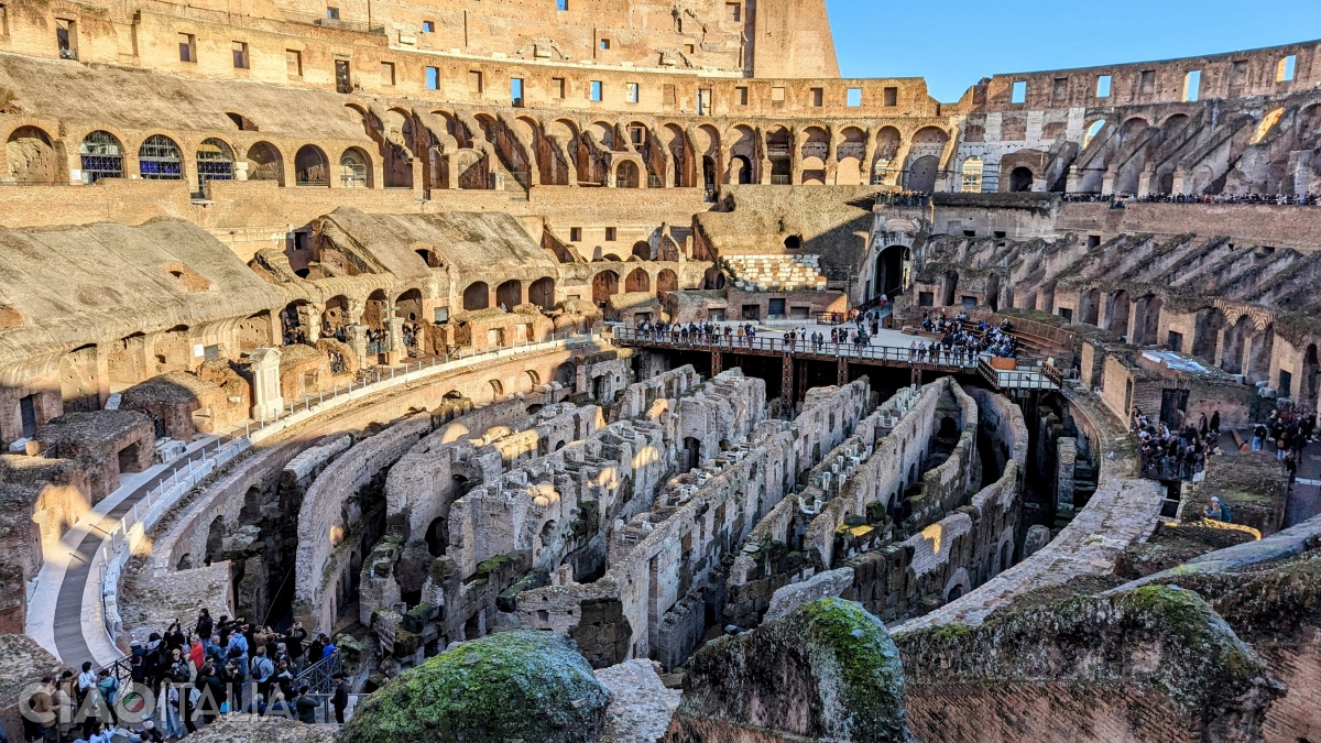 The four entrances were located at the ends of the arena's two axes.