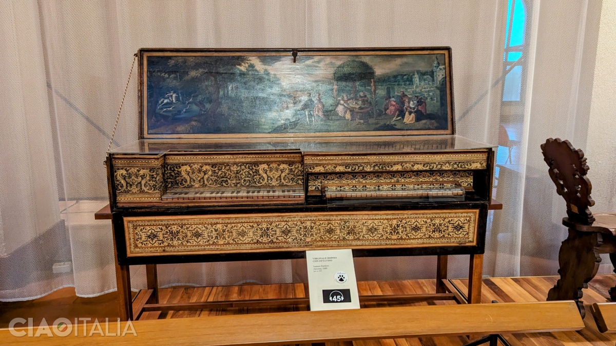 Double virginal, made in the early 17th century