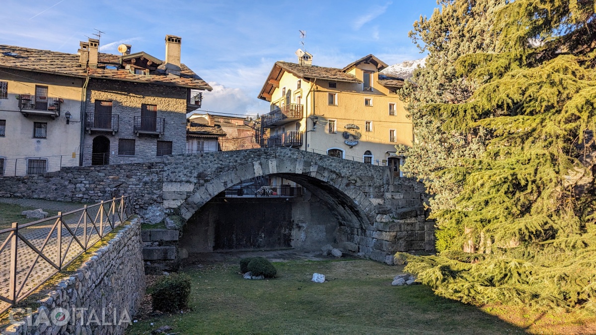 The Roman stone bridge dates back to the 1st century BC.