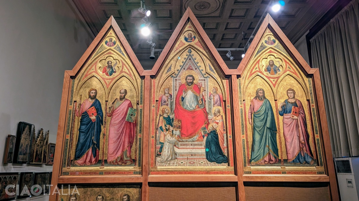 On the side facing the congregation, St. Peter is shown on the throne, with Cardinal Stefaneschi holding the model of the triptych, and with Pope Celestine I. On the side panels appear Saints James and Paul (left), and Saint John the Baptist and Saint Andrew (right).