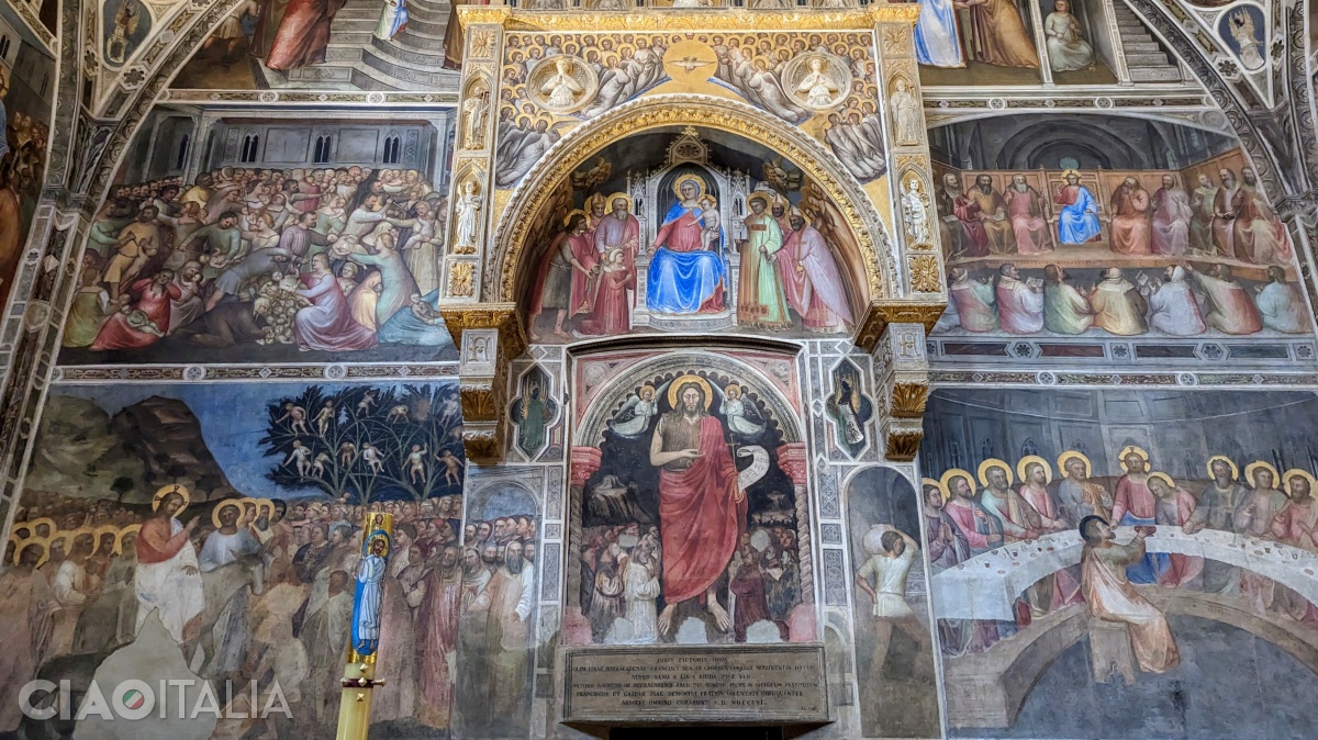 Above the entrance to the chapel, what remains of the Carrara family tomb can be seen.