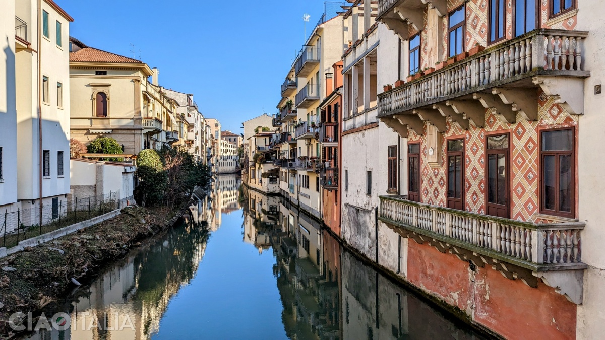 Some parts of the Naviglio Interno canal will remind you of Venice.