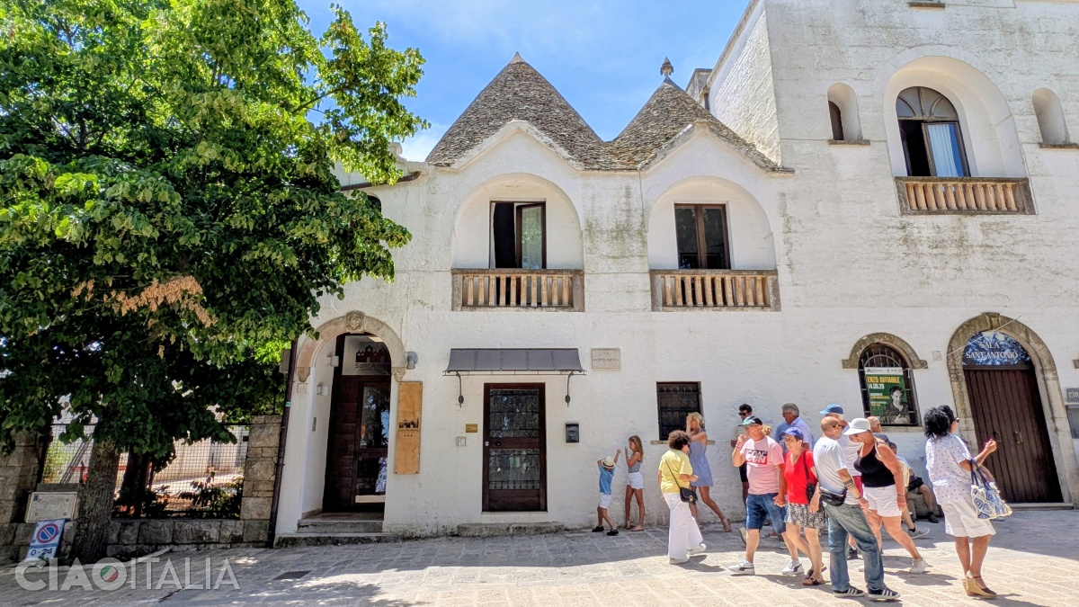 Sant'Antonio Hotel is very well located, right next to the trullo-shaped church.