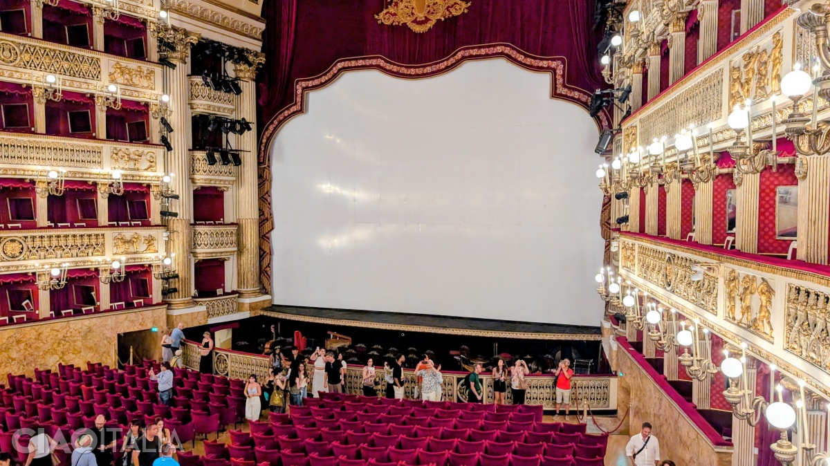 The San Carlo Theatre in Naples can be visited with guided tours.