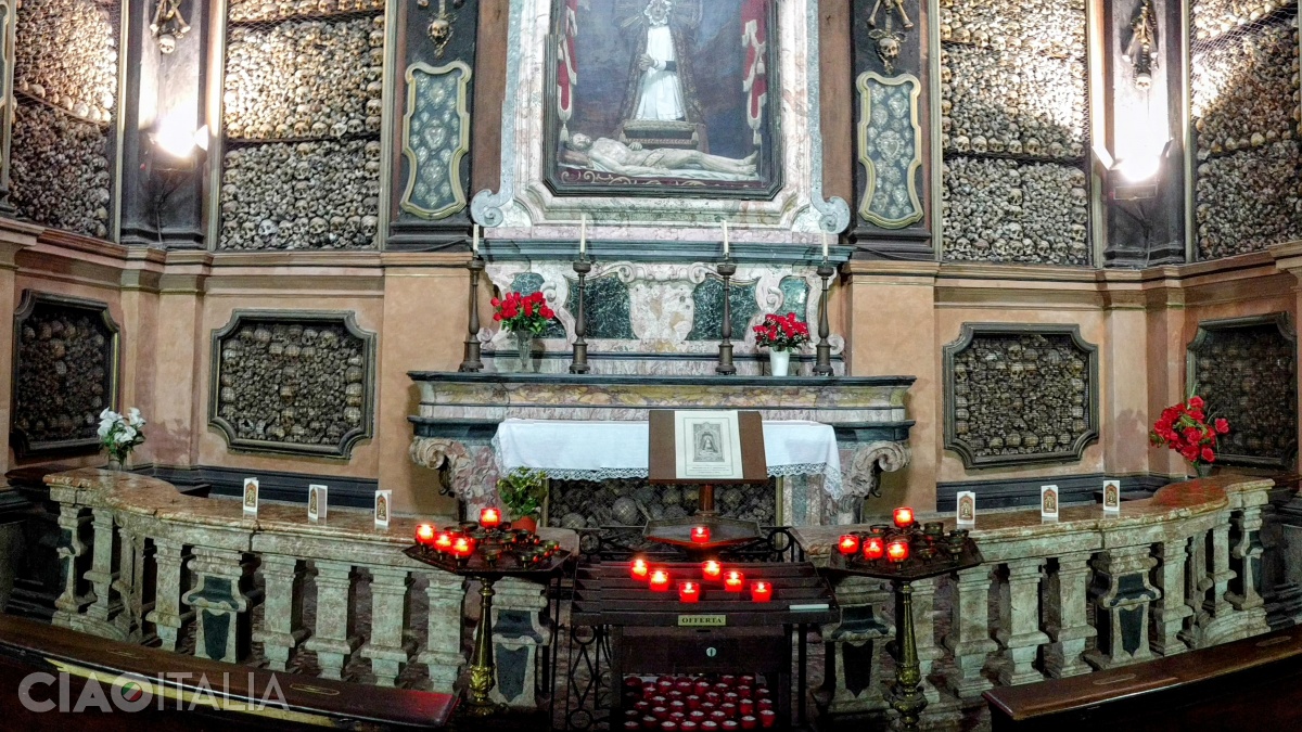 The representation of the Virgin in the niche above the altar is of Spanish influence.