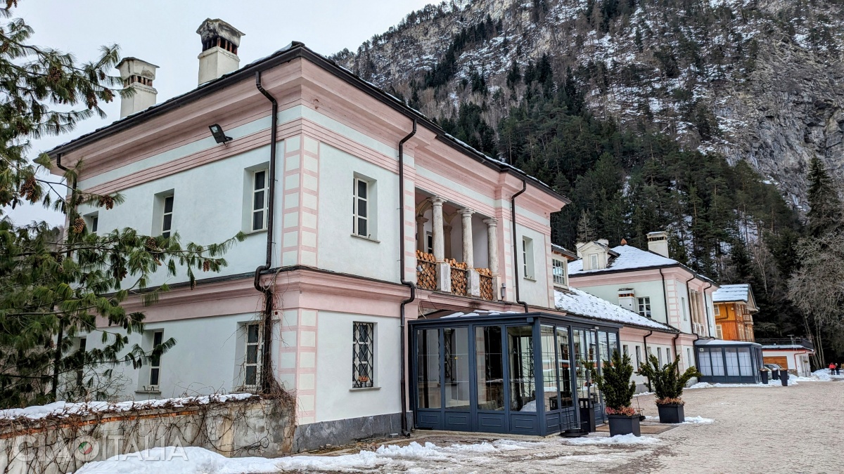 The spa complex was built in 1834 and renovated in the 2000s.