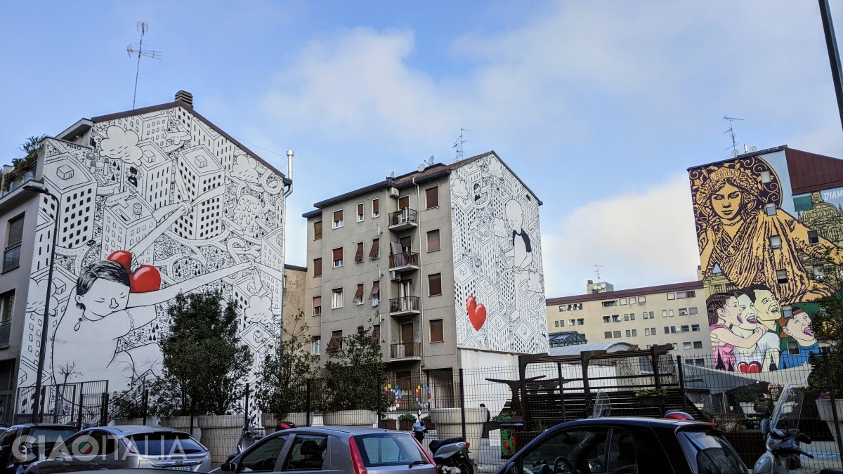 Giardino delle Culture: Heart Slingshot and Love Seeker, created by Milo, and a mural by the artists Solo and Diamond (on the right)
