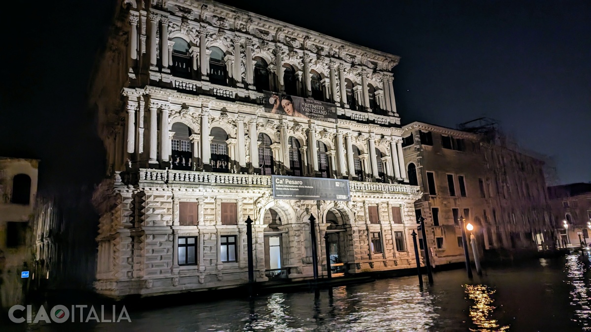 Ca' Pesaro houses the International Gallery of Modern Art and the Museum of Oriental Art in Venice.