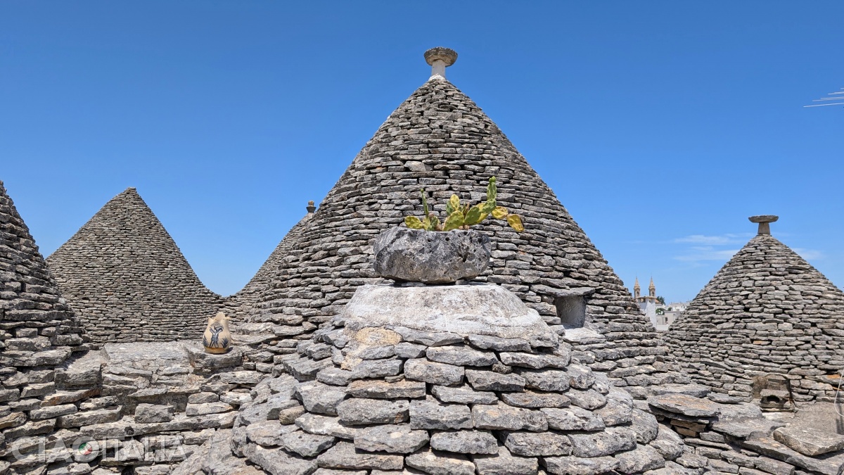 The roofs are built from limestone slabs arranged in a conical shape.