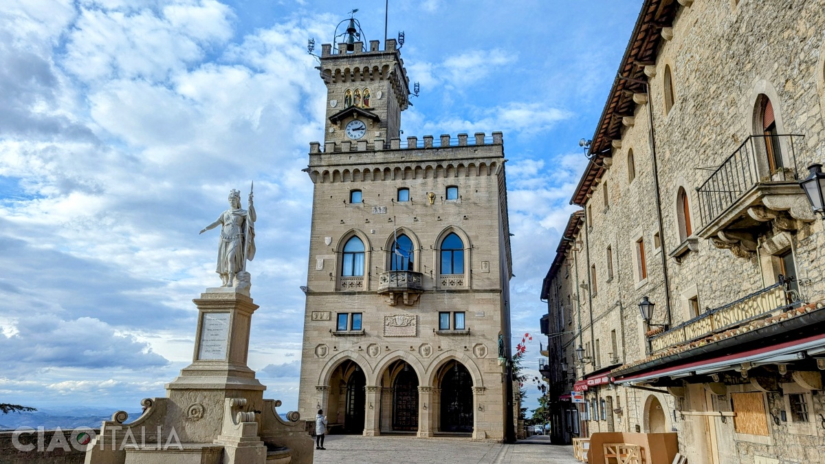 Piazza della Libertà, with the Statue of Liberty and the Palazzo Pubblico.