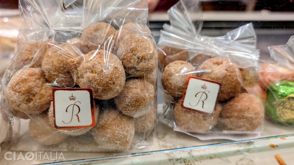 Castagnole at Pasticceria Rosa Salva