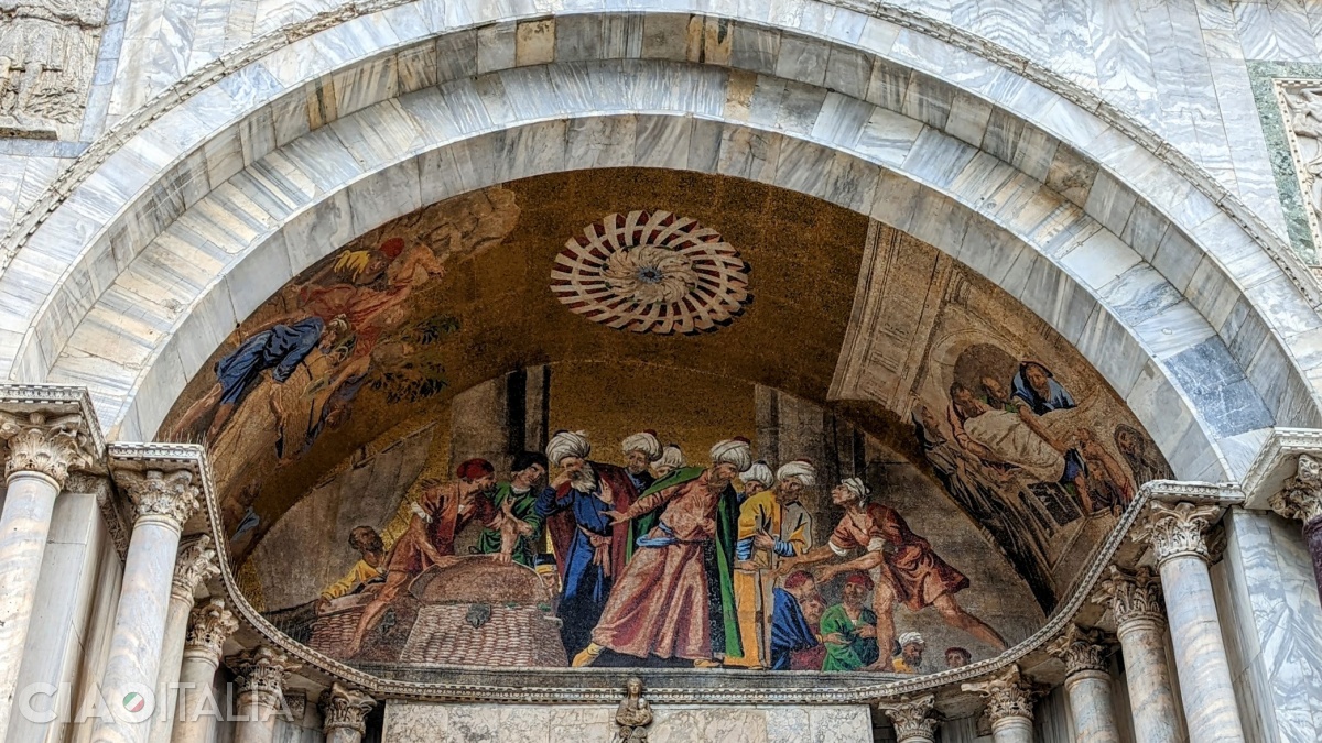 The mosaic depicting the hiding of St. Mark's body under layers of pork to escape the Muslims.