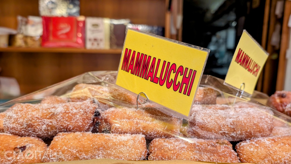 "Mammalucchi" are another Venetian dessert specific to the Carnival period.