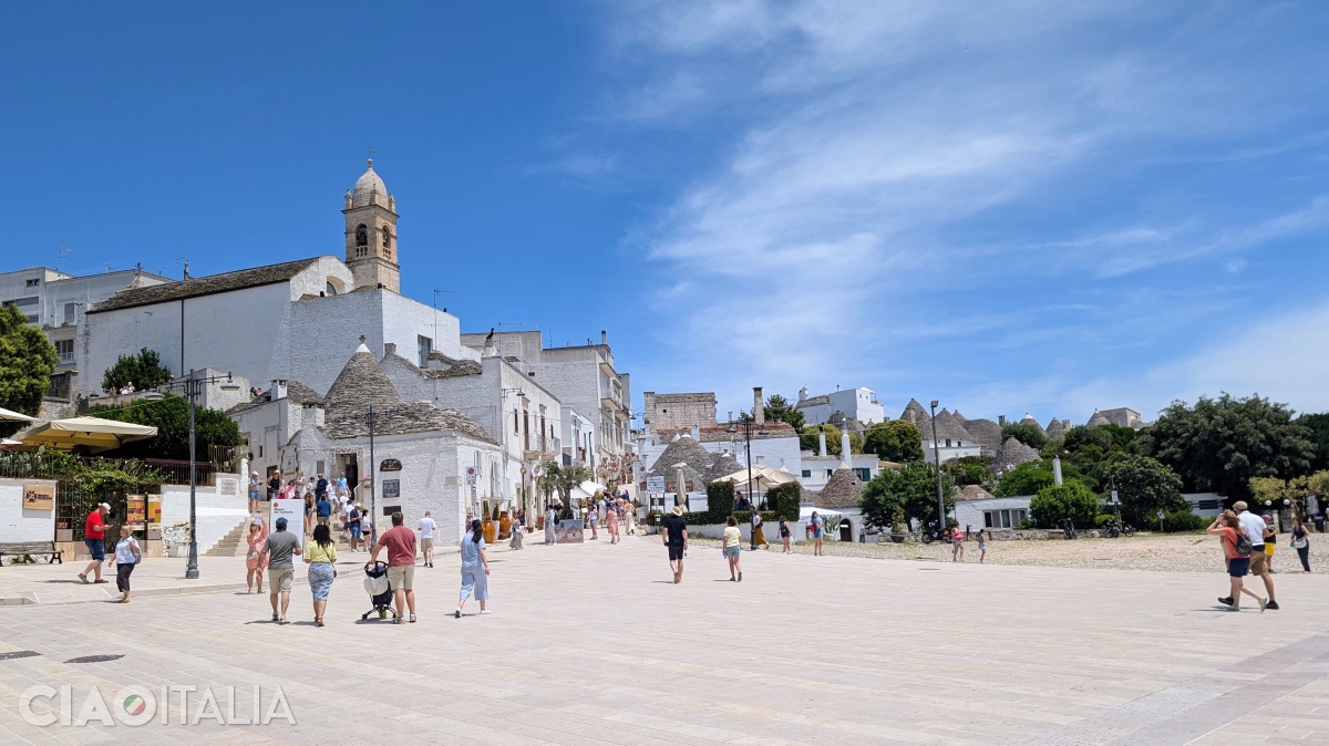 Largo Martellotta marks the boundary of Alberobello's monumental area.