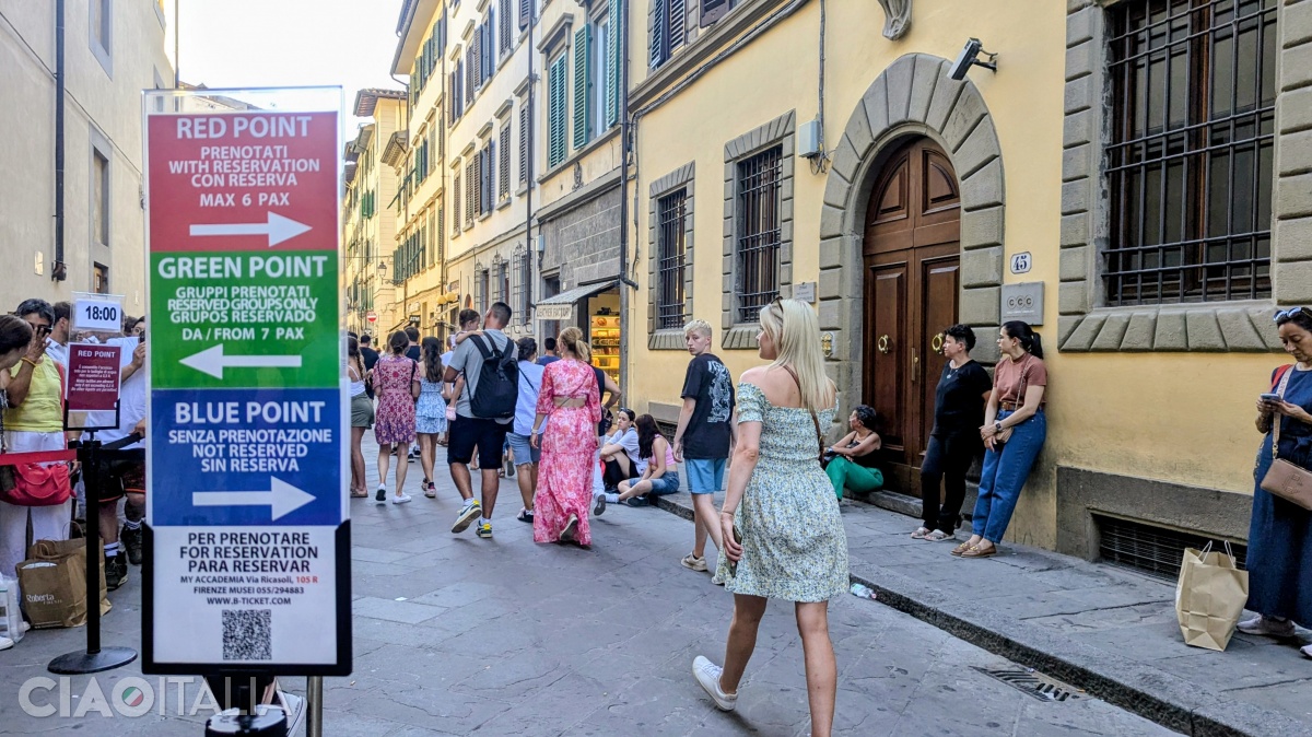 There are separate waiting lines for reservation holders and for groups.