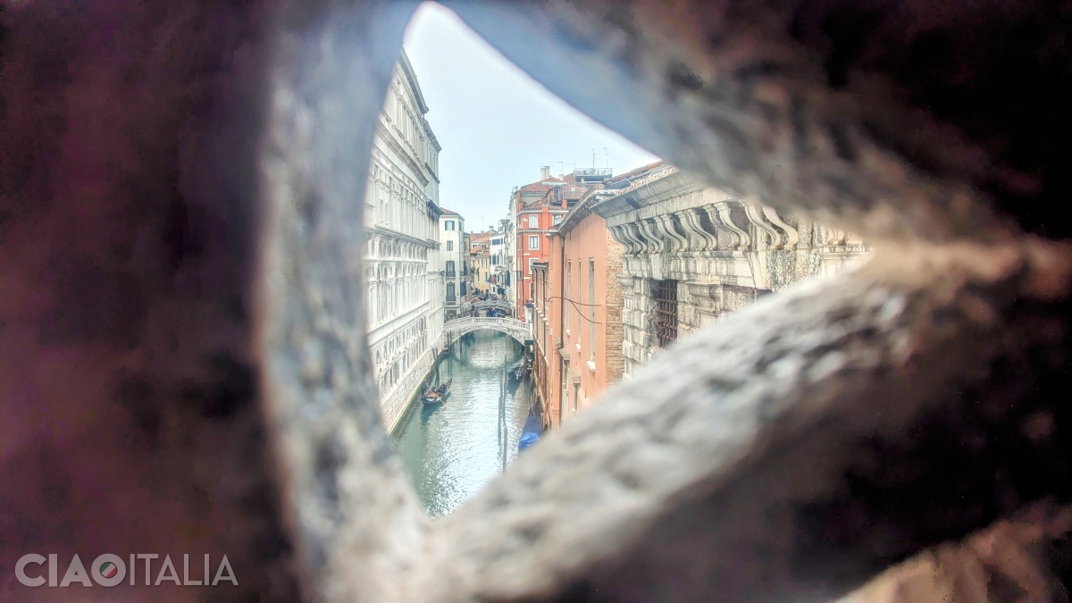 The view from the inside toward Ponte della Canonica