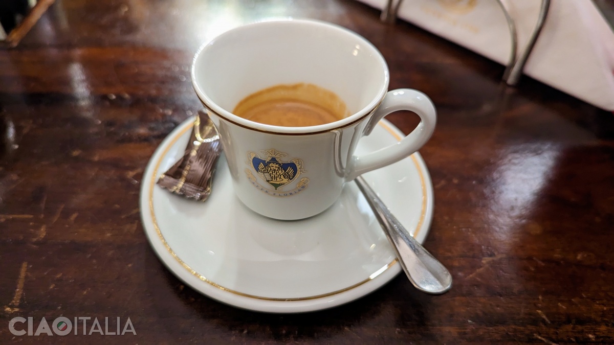 If you want to have a coffee at the bar (and not at a table), you can skip the line of tourists that usually waits in front of Florian.