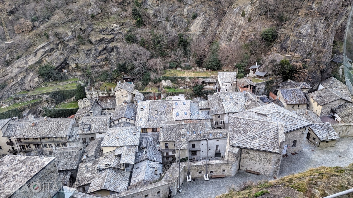 From above, you can see the slate-covered rooftops of the houses in the village of Bard.