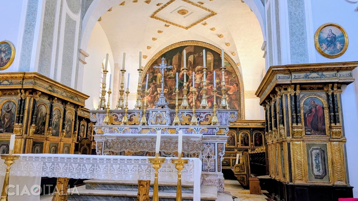 The high altar and the painted and gilded wooden choir