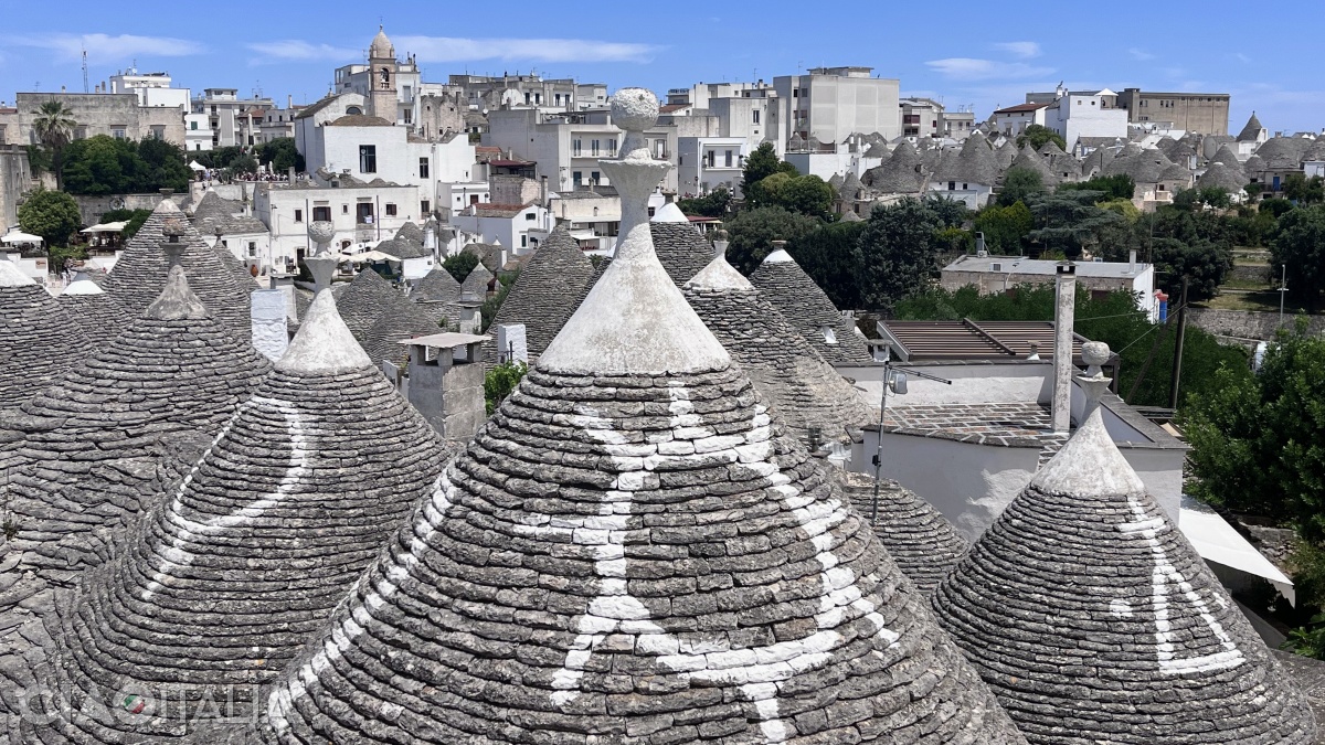 View from the terrace of a shop in Rione Monti towards Piazza del Popolo and Aia Piccola