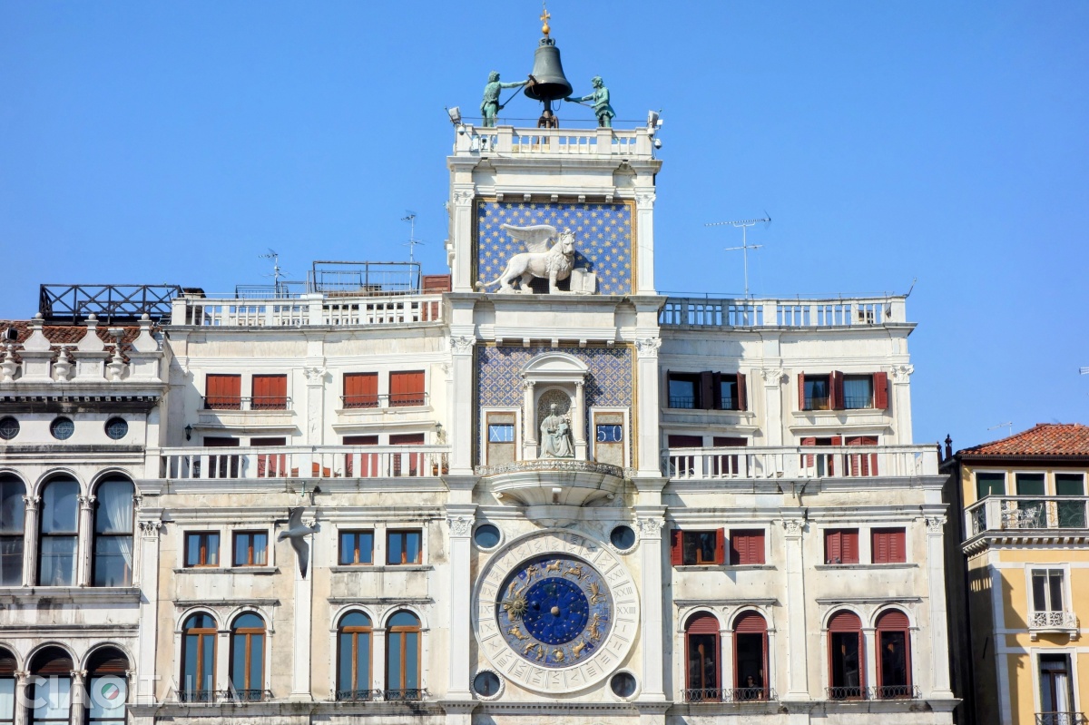Look carefully at each level of the Clock Tower so that you can decipher its meanings.