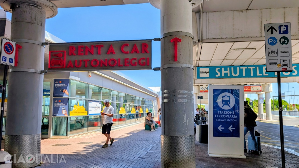 To reach the rental car parking lot, just follow the path between the train station and the shuttle bus stop.