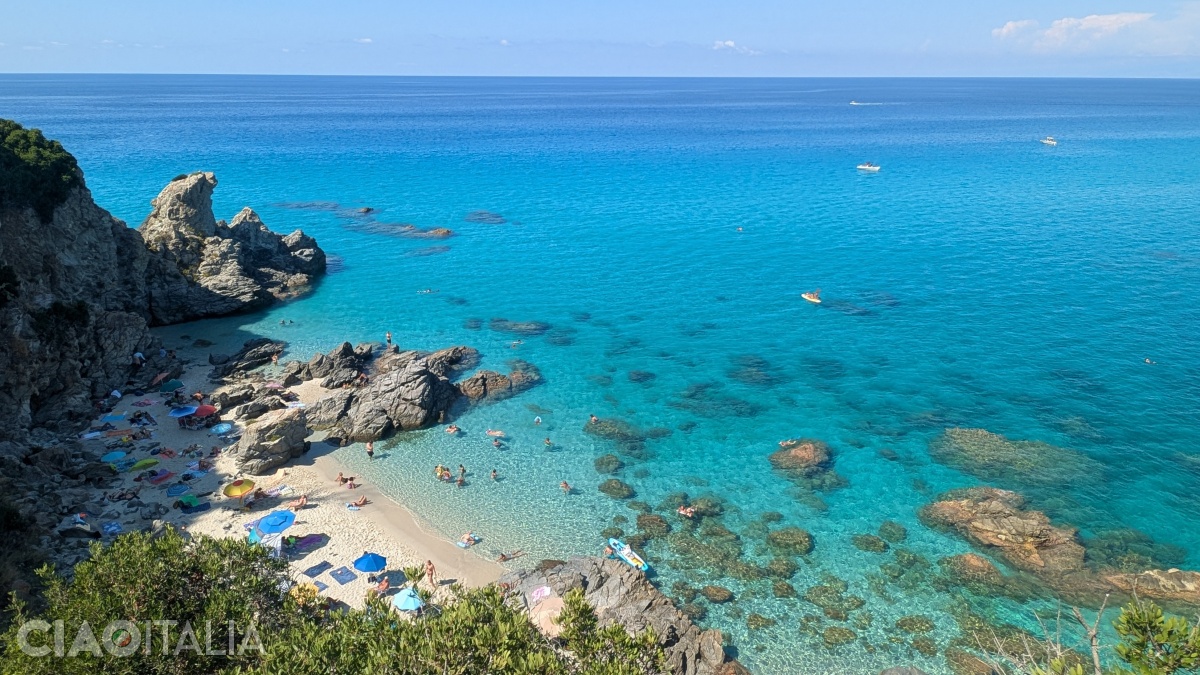 The left side of the beach, towards Scoglio del Leone