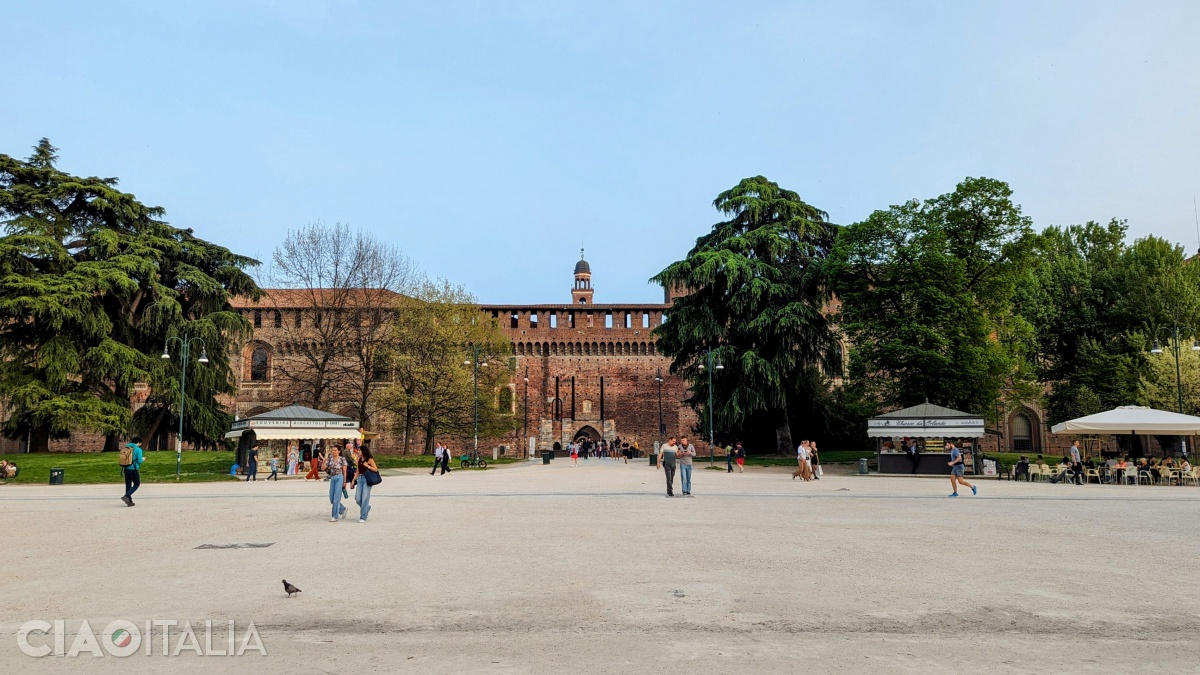The view from Sempione Park towards Sforzesco Castle, with Porta del Barcho.