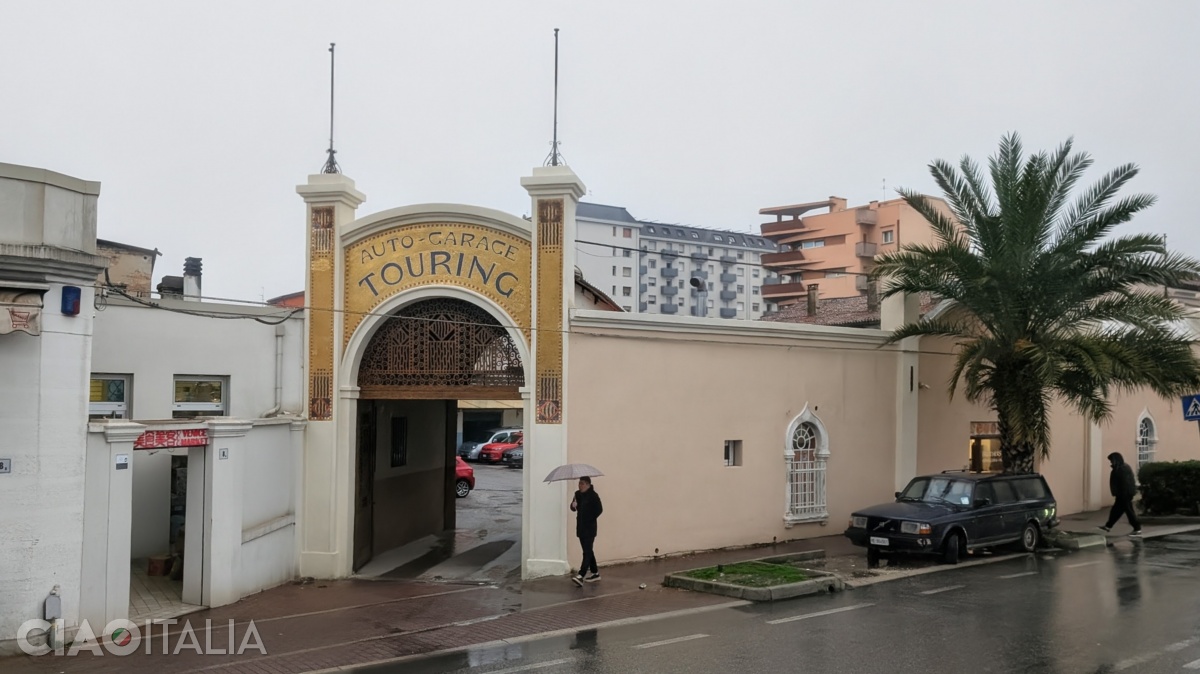 The entrance to the Garage Touring Parking is in a beautiful Liberty style.