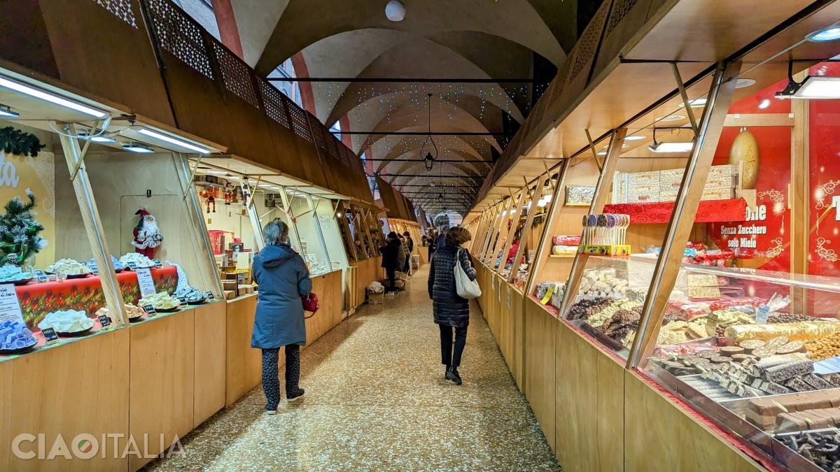 The traditional Santa Lucia fair lasts until after Christmas.