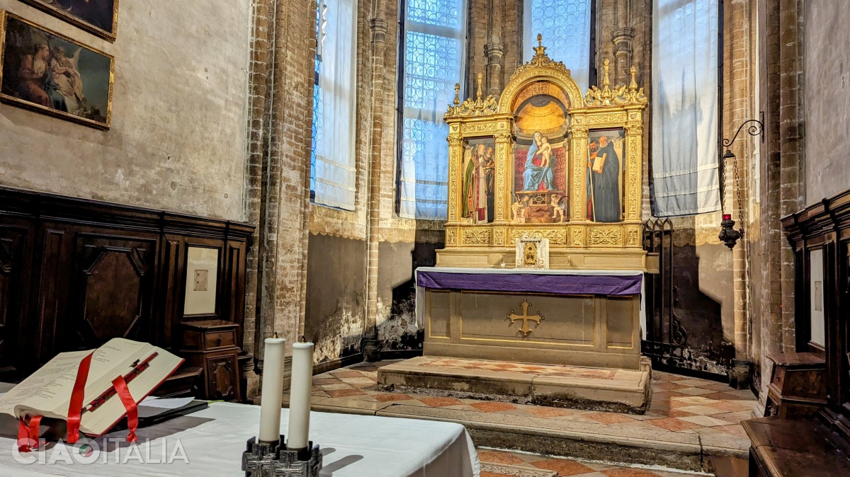 On the left of the sacristy is the triptych created by Giovanni Bellini in the 15th century.