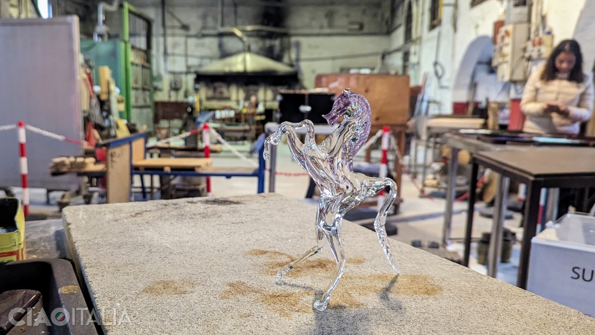 As a result of the shaping technique, a delicate glass horse was created.