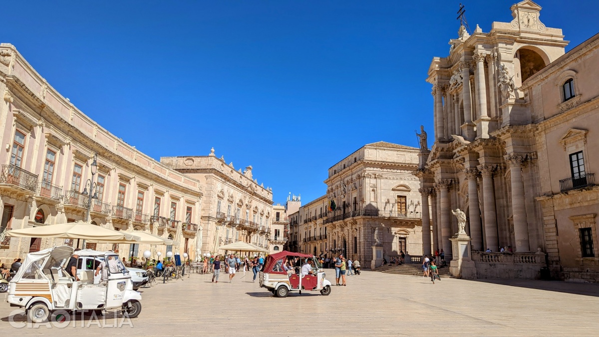 Piazza del Duomo in Ortigia