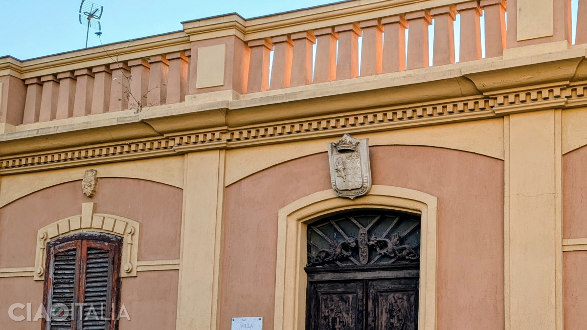 On some buildings, you can still see the noble coats of arms.