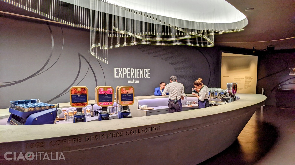 For a perfect experience, the visit to the Lavazza Museum in Turin will end with an espresso or a coffee cream.