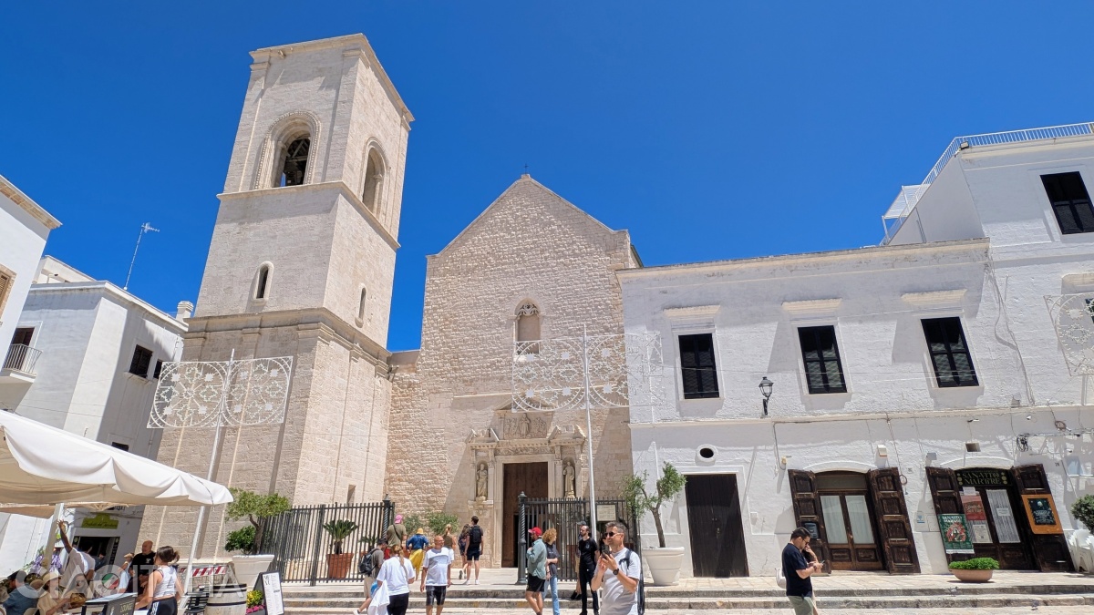 The Church of Santa Maria Assunta dominates Piazza Vittorio Emanuele II.
