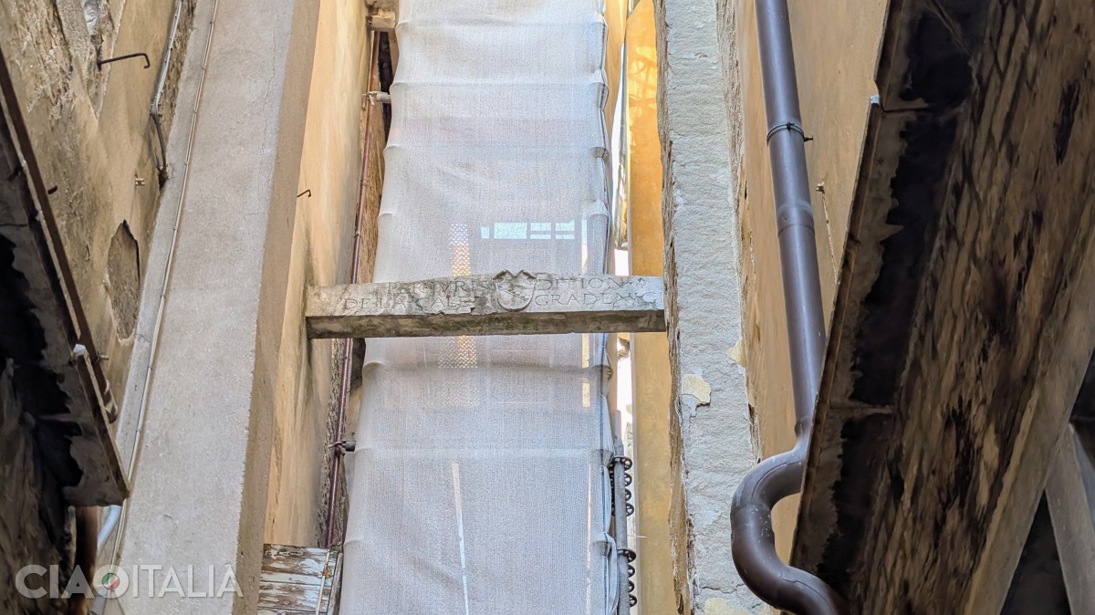 El Distansiador, on Calle Toscana