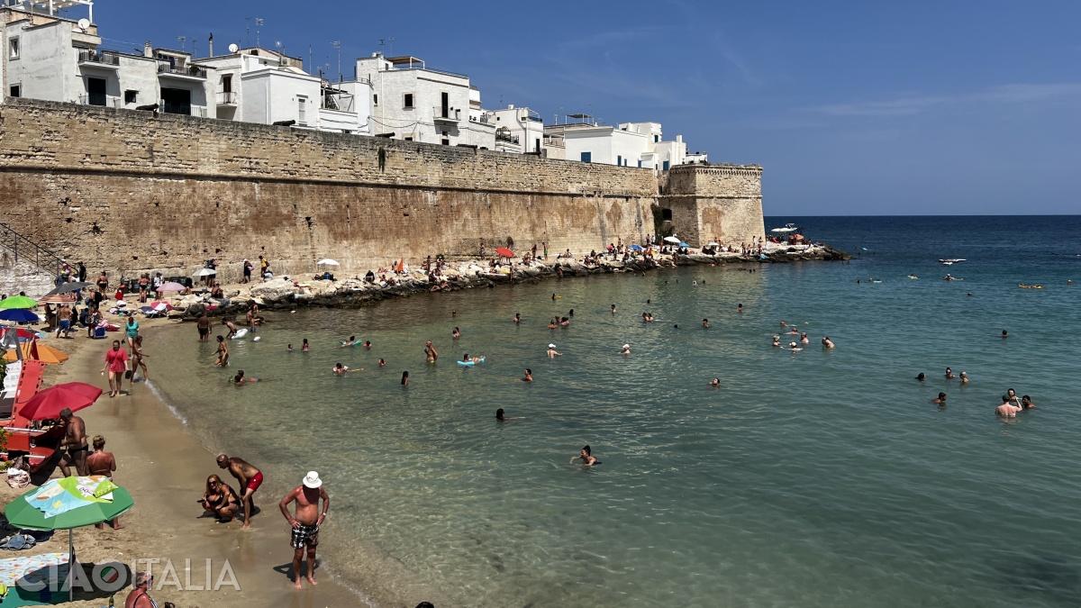 Cala Porta Vecchia was created by demolishing part of the city wall.