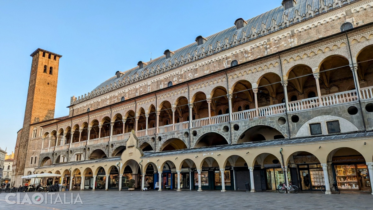 Palazzo della Ragione seen from Piazza della Frutta