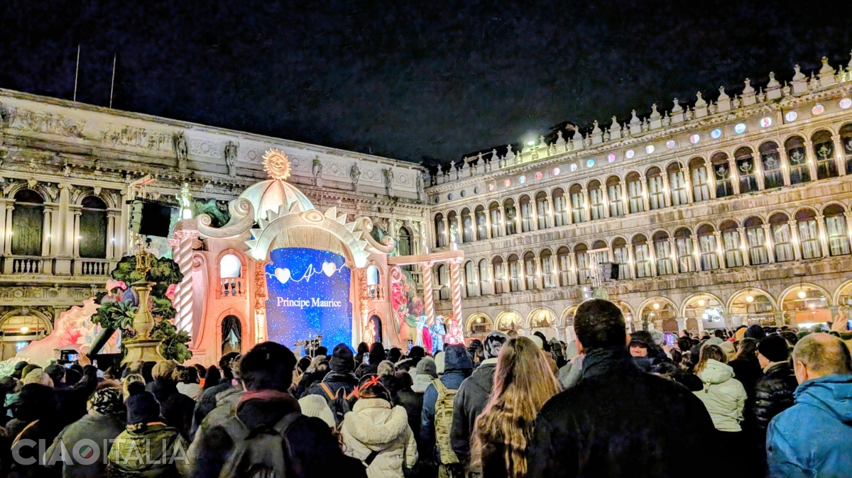 In Piazza San Marco, as well as in other squares in Venice, performances are held.