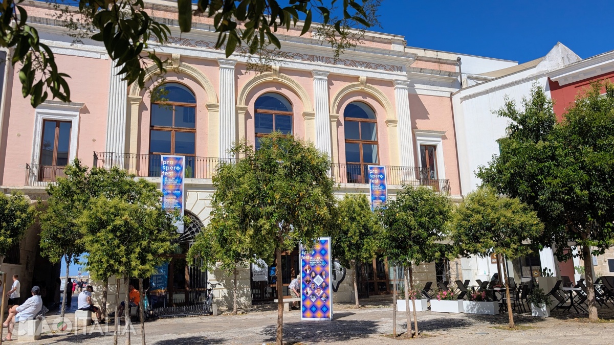 Palazzo Rendella is home to Monopoli's public library.
