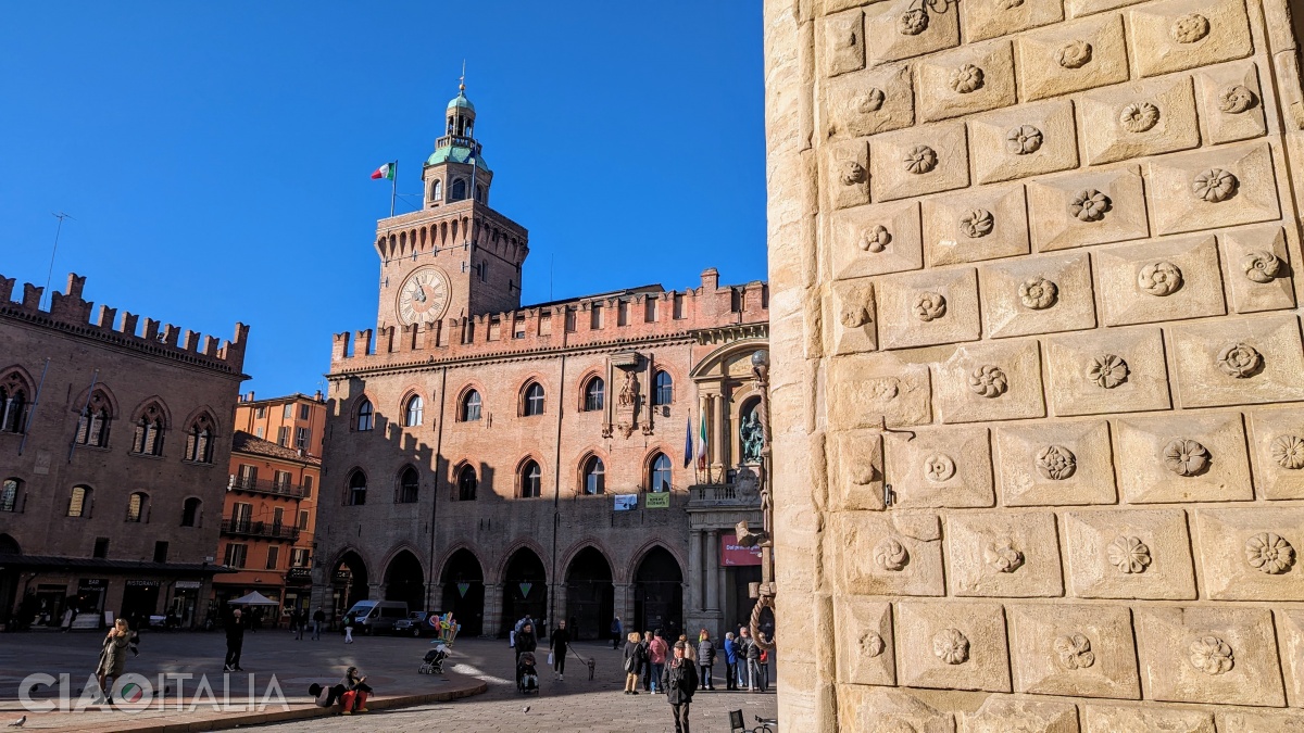 The columns facing Piazza Maggiore are adorned with thousands of decorative plaques, each different from the other.