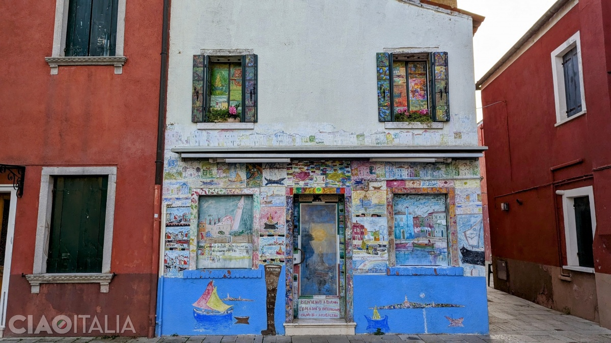 Gianfranco Rosso's house is painted with scenes representative of the island's history.