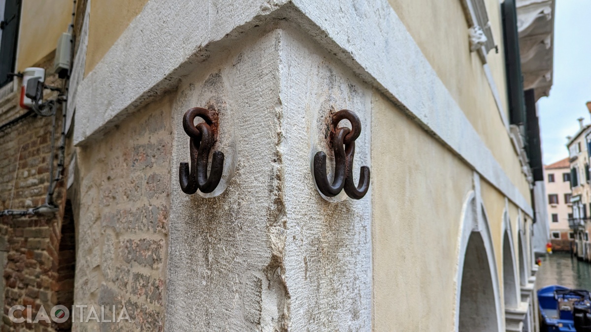 It is said that if you touch these hooks, you will have good luck.