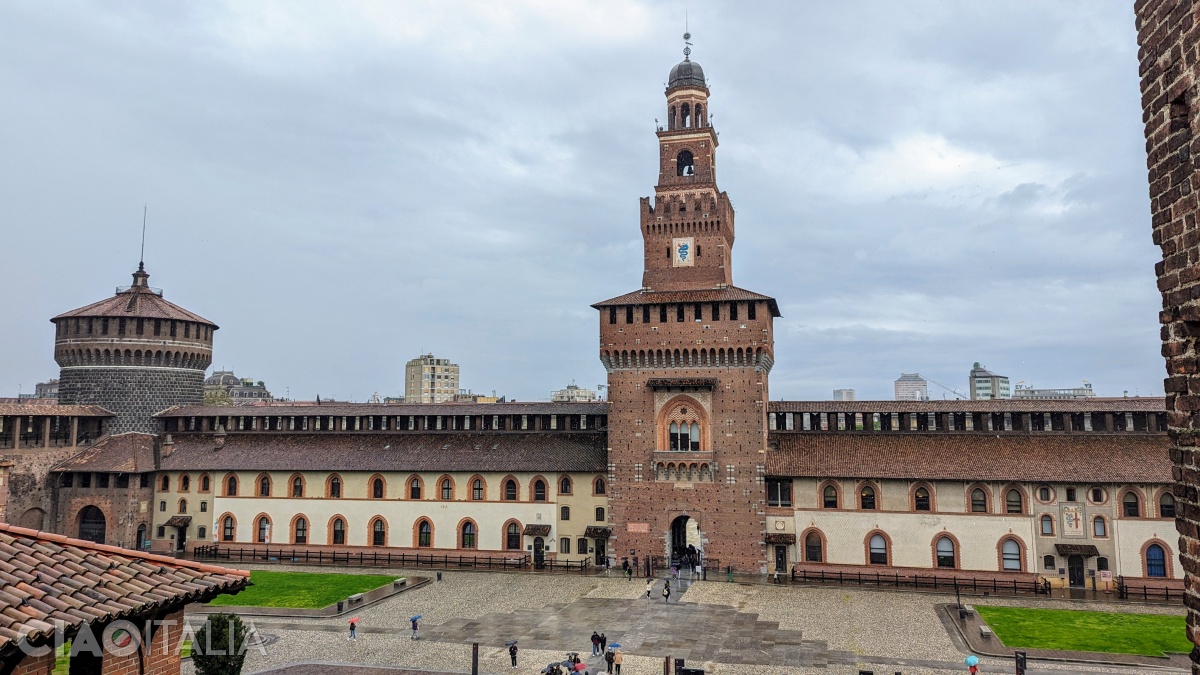 The Courtyard of Arms is the largest inner courtyard of the castle.