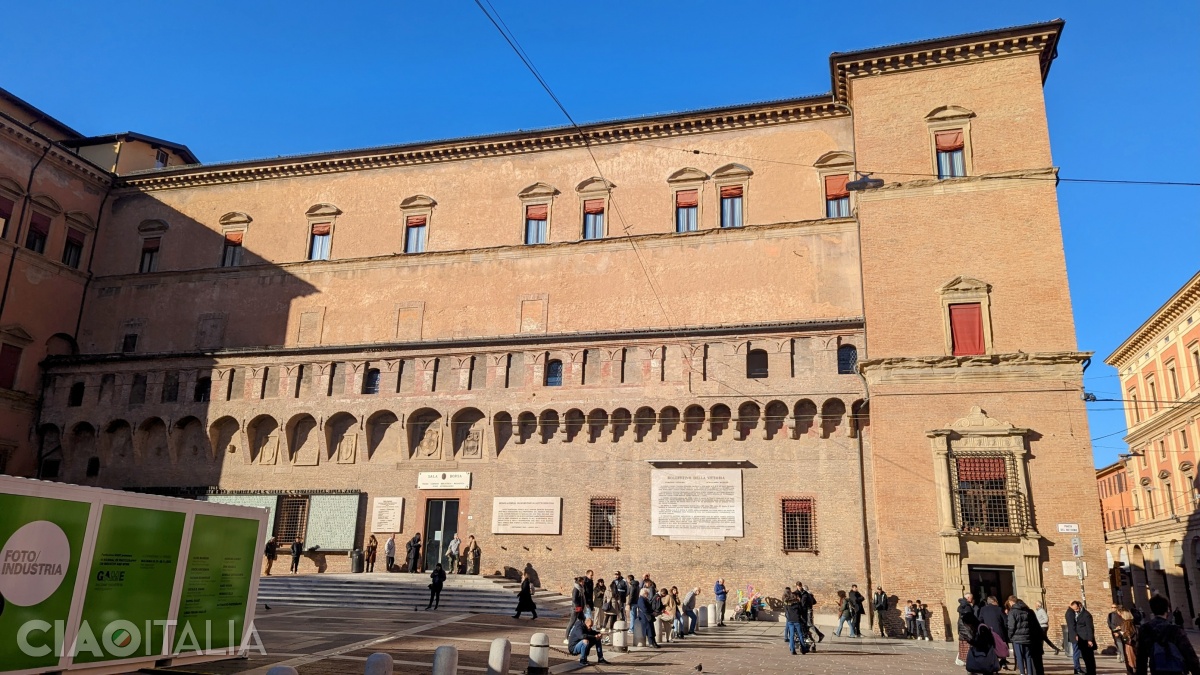 The Salaborsa Library, located as an extension of the Town Hall Palace.
