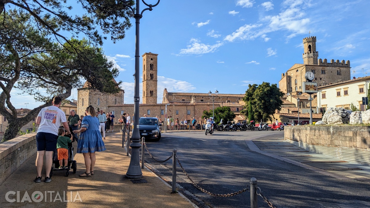 View from Viale dei Ponti toward the historic center of Volterra