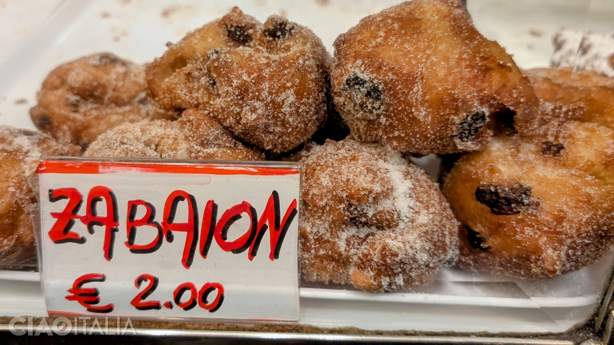 The filled doughnuts with zabaglione cream are also very good.