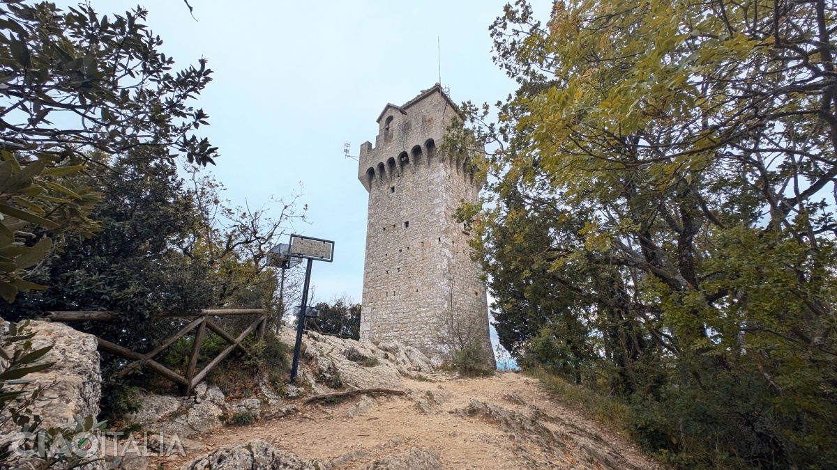 The third tower (Montale)